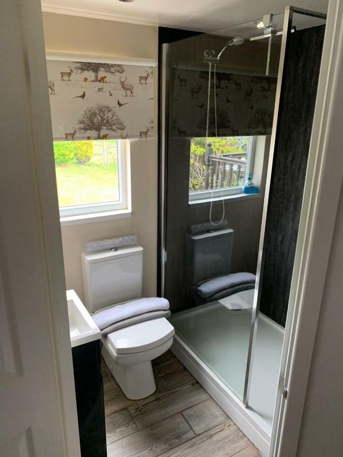 Upside Down House - Sleeps Up To 6 Guests - Great For Family And Friends Gatherings,Corporate Events ,Near Sherwood Forest At Fairview Farm In Nottingham Set In 88 Acres Exterior foto
